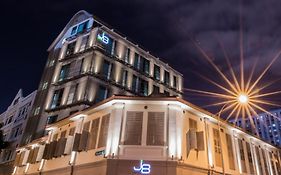 J8 ホテル